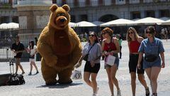 A street performer in a bear suit stands under the sun at Plaza Mayor, during the second heatwave of the year, in Madrid, Spain, July 20, 2022. REUTERS/Isabel Infantes