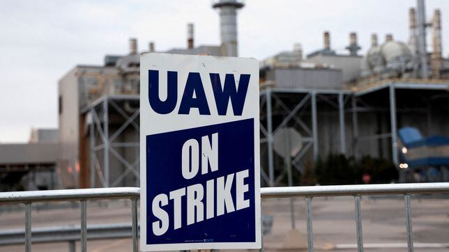 What are the details of the second tentative deal reached in the UAW strike?