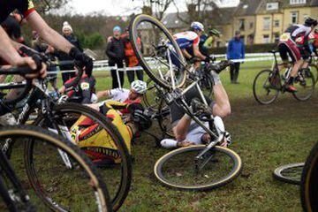 Caída múltiple en Campeonato Nacional de Gran Bretaña de ciclocross disputado en Bradford.