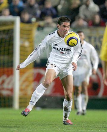 Garcia played under Capello in 2006 and failing to secure regular first team playing time was sold to Osasuna. A buy-back clause saw him return to Madrid for the 2008/09 pre-season but was subsequently sold to Portuguese giants SL Benfica.