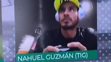 ¿Nahuel Guzmán juega con el control apagado?