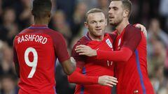 Wayne Rooney celebrates with Jordan Henderson (R) and Marcus Rashford 