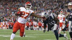 FOXBORO, MA - SEPTEMBER 07: Kareem Hunt #27 of the Kansas City Chiefs stiff arms Duron Harmon #30 of the New England Patriots as he runs for a 4-yard rushing touchdown during the fourth quarter against the New England Patriots at Gillette Stadium on Septe