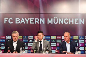 James Rodríguez faces the media with Ancelotti and Karl-Heinz Rummenigge