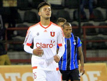 Debutó en Universidad de Chile el 27 de abril de 2014, en una derrota con Cobreloa.