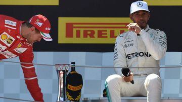 Sebastian Vettel y Lewis Hamilton en el podio de Barcelona.