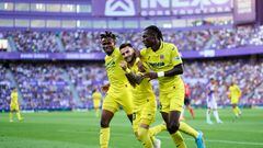 VALLADOLID, SPAIN - AUGUST 13: Alex Baena of Villareal CF  celebrates after scoring his team's second goal Samuel Chukwueze and Nicolas Jackson of Villareal CF during the LaLiga Santander match between Real Valladolid CF and Villarreal CF at Estadio Municipal Jose Zorrilla on August 13, 2022 in Valladolid, Spain. (Photo by Juan Manuel Serrano Arce/Getty Images)