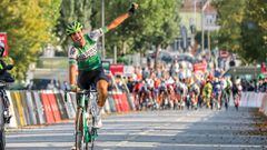 El ciclista del Caja Rural - Seguros RGA Oier Lazkano celebra su victoria de etapa en la Vuelta a Portugal 2020.