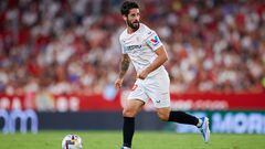 SEVILLE, SPAIN - AUGUST 19: Isco Alarcon of Sevilla FC in action during the LaLiga Santander match between Sevilla FC and Real Valladolid CF at Estadio Ramon Sanchez Pizjuan on August 19, 2022 in Seville, Spain. (Photo by Fran Santiago/Getty Images)