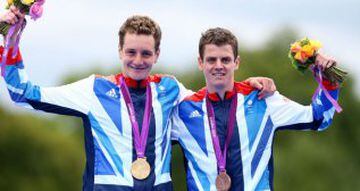 Alistair y Jonathan Brownlee. Estos triatletas británicos suman entre ambos tres títulos mundiales. Además, fueron primero y tercero, respectivamente, en los Juegos Olímpicos de Londres 2012. 