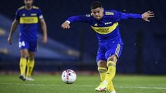 BUENOS AIRES, ARGENTINA - SEPTEMBER 14: Marcos Rojo of Boca Juniors kicks the ball during a match between Boca Juniors and Defensa y Justicia as part of Torneo Liga Profesional 2021 at Estadio Alberto J. Armando on September 14, 2021 in Buenos Aires, Argentina. (Photo by Marcelo Endelli/Getty Images)