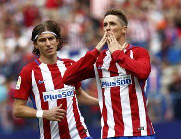 Fernando Torres celebra el 5-0 de penalti. 
