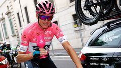 Christopher Froome brinda en el paseo de la victoria por las calles de Roma en el Giro de Italia.