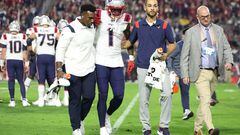 GLENDALE, ARIZONA - DECEMBER 12: DeVante Parker #1 of the New England Patriots is assisted off the field after a play against the Arizona Cardinals during the first quarter of the game at State Farm Stadium on December 12, 2022 in Glendale, Arizona.   Christian Petersen/Getty Images/AFP (Photo by Christian Petersen / GETTY IMAGES NORTH AMERICA / Getty Images via AFP)