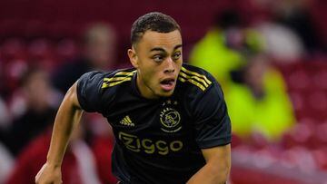 Sergiño Dest lands in Barcelona ahead of move to LaLiga club