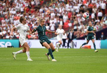 Ella Toone marca el 1-0 para Inglaterra. 
