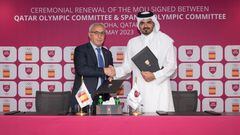 El presidente del COE, Alejandro Blanco, y el presidente de QOC, S.E. Sheikh Joaan Bin Hamad Al-Thani, durante la firma del Memorando de Entendimiento.