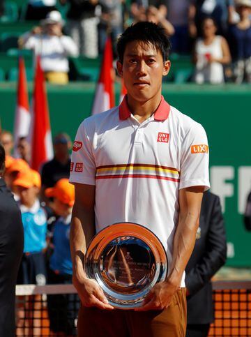 Kei Nishikori con el trofeo.