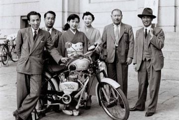 A qué se dedicaba Suzuki antes de fabricar y vender automóviles y motocicletas