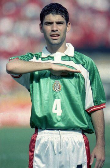 Sin duda el jugador más reconocido de esta etapa del futbol mexicano y selección, pues su espectacularidad como defensor lo llevó al Viejo Continente y a ser Capitán del Tri mayor por muchos años
