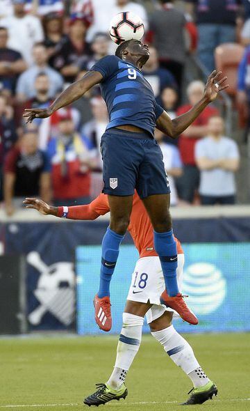 United States forward Gyasi Zardes (9) heads the ball during the first half of an international friendly soccer match against Chile, Tuesday, March 26, 2019, in Houston. (AP Photo/Eric Christian Smith)