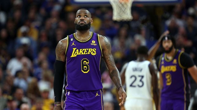 Will LeBron James change his number on Lakers? NBA retires Bill Russell's  No. 6 jersey - AS USA