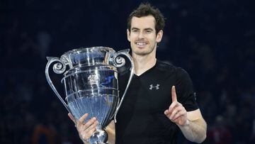 Tennis Britain - Barclays ATP World Tour Finals - O2 Arena, London - 20/11/16 Great Britain's Andy Murray celebrates with the Year-End No. 1 Trophy Action Images via Reuters / Paul Childs Livepic EDITORIAL USE ONLY.