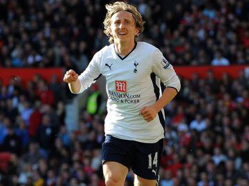 (FILES) In this file photo taken on April 25, 2009 Tottenham Hotspur&#039;s Croatian midfielder Luka Modric celebrates scoring the second goal during the English Premier League football match between Manchester United and Tottenham Hotspur at Old Trafford, Manchester, north-west England, on April 25, 2009. AFP PHOTO/ANDREW YATES.  FOR EDITORIAL USE ONLY Additional licence required for any commercial/promotional use or use on TV or internet (except identical online version of newspaper) of Premier League/Football League photos. Tel DataCo +44 207 2981656. Do not alter/modify photo. / AFP PHOTO / Andrew YATES / RESTRICTED TO EDITORIAL USE.