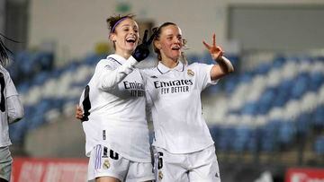 Esther y Toletti celebran el 2-0 del Real Madrid a la Real Sociedad.