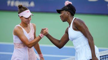 MASON, OHIO - AUGUST 14: Venus Williams of the United States shakes hands with Veronika Kudermetova of Russia after their second round match at the Western & Southern Open at Lindner Family Tennis Center on August 14, 2023 in Mason, Ohio.   Aaron Doster/Getty Images/AFP (Photo by Aaron Doster / GETTY IMAGES NORTH AMERICA / Getty Images via AFP)