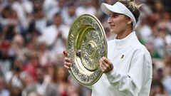 Czech Republic's Marketa Vondrousova celebrates with the Venus Rosewater Dish trophy during the prize ceremony after winning the women's singles final tennis match against Tunisia's Ons Jabeur on the thirteenth day of the 2023 Wimbledon Championships at The All England Lawn Tennis Club in Wimbledon, southwest London, on July 15, 2023. (Photo by SEBASTIEN BOZON / AFP) / RESTRICTED TO EDITORIAL USE