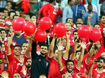 Alexandria (Egypt), 28/10/2017.- Al Ahly fans cheer for their team before the Confederation of African Football (CAF) Champions League final first leg soccer match between Al-Ahly SC and Wydad AC Casablanca at Borg El Arab Stadium in Alexandria, Egypt, 28