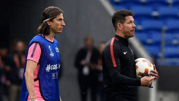 Filipe Luis y Simeone, en un entrenamiento del Atlético