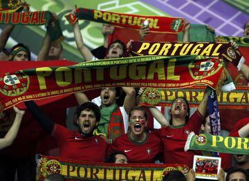 Sus apodos son Lusos, Lusitanos o Selecção das Quinas. La selección está dirigida por la Federación Portuguesa de Fútbol, afiliada la UEFA y a la FIFA.