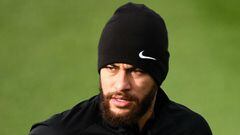 Anxious Neymar suffers as wait for PSG return continues