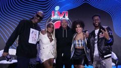 Feb 10, 2022; Los Angeles, CA, USA; From left Snoop Dogg, Mary J. Blige, Dr. Dre, MJ Acosta and Nate Burleson pose for a photo after the Super Bowl LVI halftime show press conference at Los Angeles Convention Center. Mandatory Credit: Kirby Lee-USA TODAY 