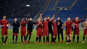 Soccer Football - Champions League - Roma vs Qarabag - Stadio Olimpico, Rome, Italy - December 5, 2017   Roma players celebrate after the match   REUTERS/Alberto Lingria