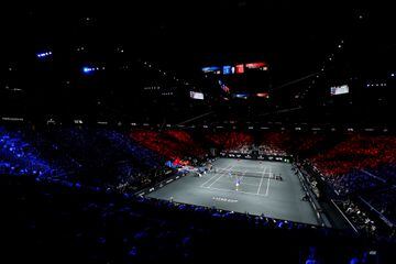 Vista general del partido de dobles entre entre Rafa Nadal y Roger Federer, equipo Europa; y Jack Sock y Frances Tiafoe, equipo Mundial.