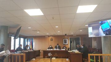 Los acusados comparecen por videoconferencia en la secci&oacute;n quinta de la Audiencia Provincial de Pontevedra