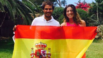 Rafa Nadal y Garbi&ntilde;e Muguruza posan con la bandera de Espa&ntilde;a. Ambos son desde este lunes de forma simult&aacute;nea n&uacute;meros 1 el ranking ATP y del ranking WTA respectivamente.