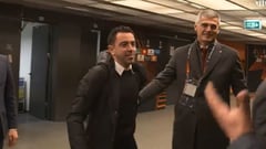 Xavi y su felicitación tras remontar al Galatasaray