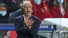 LISBON, PORTUGAL - DECEMBER 08:  Jorge Jesus the manager of SL Benfica reacts during the UEFA Champions League group E match between SL Benfica and Dinamo Kiev at Estadio da Luz on December 08, 2021 in Lisbon, Portugal. (Photo by Jose Manuel Alvarez/Quali