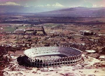 Así fue la construcción e inauguración del Estadio Azteca