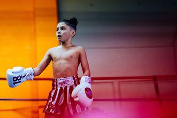 Ryan Martinez es un luchador amateur de tan solo diez años que busca obtener su segundo cinturón en la categoría de peso de 65 libras en una próxima pelea. Las fotografías  son un posado para “Chapito's Boxing Gym.
