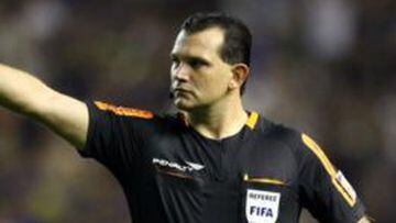 El paraguayo Carlos Amarilla tuvo un pol&eacute;mico desempe&ntilde;o en la final de la Copa Sudamericana 2005.