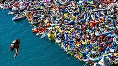 Cientos de barcas hinchables en el lago Lucerna