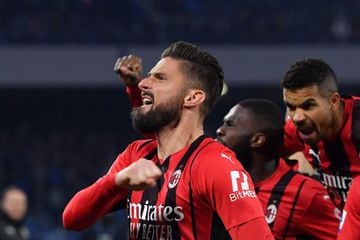 AC Milan's French forward Olivier Giroud celebrates after scoring a goal during the Italian Serie A football match between SSC Napoli and Milan AC at the Diego Armando Maradona stadium in Naples on March 6, 2022. (Photo by Tiziana FABI / AFP)