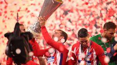 LYON, FRANCE - MAY 16:  Antoine Griezmann of Atletico Madrid lifts the trophy at the end of the UEFA Europa League Final between Olympique de Marseille and Club Atletico de Madrid at Stade de Lyon on May 16, 2018 in Lyon, France. (Photo by Robbie Jay Barr