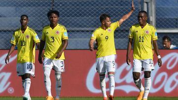Colombia's forward Tomas Angel (2nd-R) celebrates with teammates after scoring a goal during the Argentina 2023 U-20 World Cup round of 16 football match between Colombia and Slovakia at the San Juan del Bicentenario stadium in San Juan, Argentina, on May 31, 2023. (Photo by Andres Larrovere / AFP)