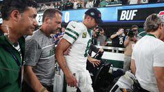 EAST RUTHERFORD, NEW JERSEY - SEPTEMBER 11: Quarterback Aaron Rodgers #8 of the New York Jets is helped off the field after an injury during the first quarter of the NFL game against the Buffalo Bills at MetLife Stadium on September 11, 2023 in East Rutherford, New Jersey.   Elsa/Getty Images/AFP (Photo by ELSA / GETTY IMAGES NORTH AMERICA / Getty Images via AFP)